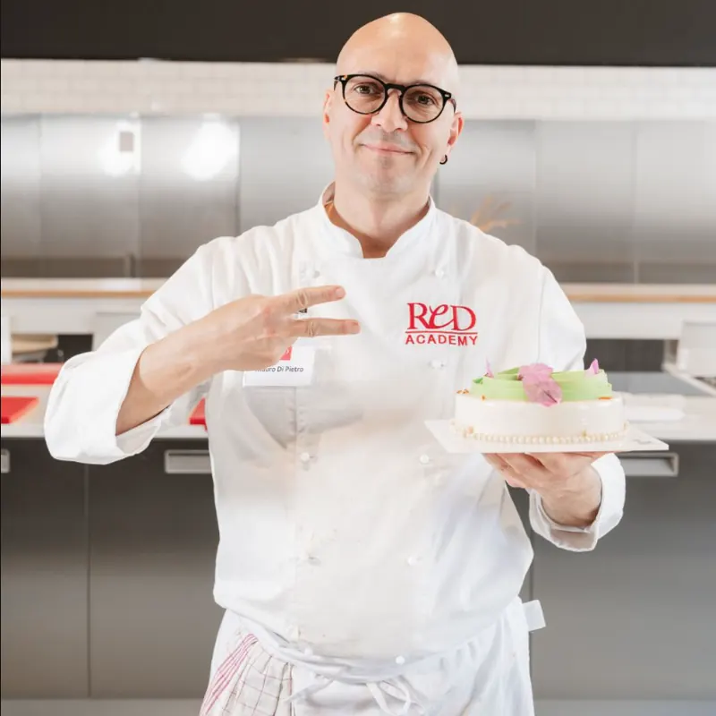 Ritratto in laboratorio con la torta dal decoro verde