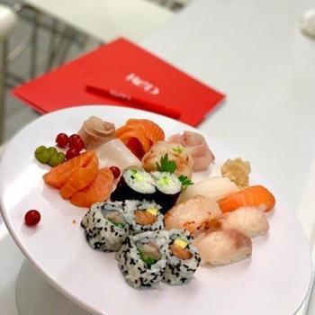 piatto con sushi misto